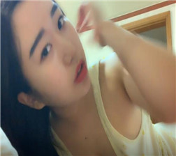 女大学生在家直播玩5