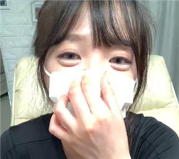 大眼大奶女主播的诱惑