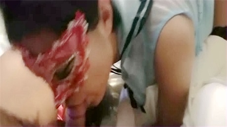 黑丝美乳邻家小姐姐 镜前深喉裹屌视觉冲击 扛腿冲刺猛操啪啪的撞击 干的小骚货啊啊不停浪叫