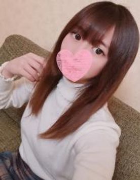 – ショートカットで純粋無垢大手コンビニチェーンで働いてる真面目おぼこい娘. 