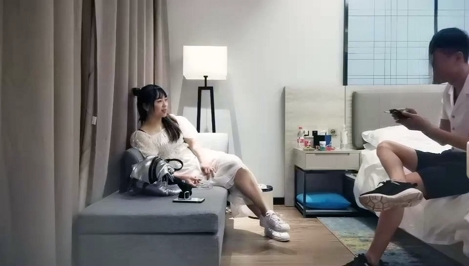 甜美白裙妹子舌吻摸逼透视装口交，上位骑乘后入猛操呻吟