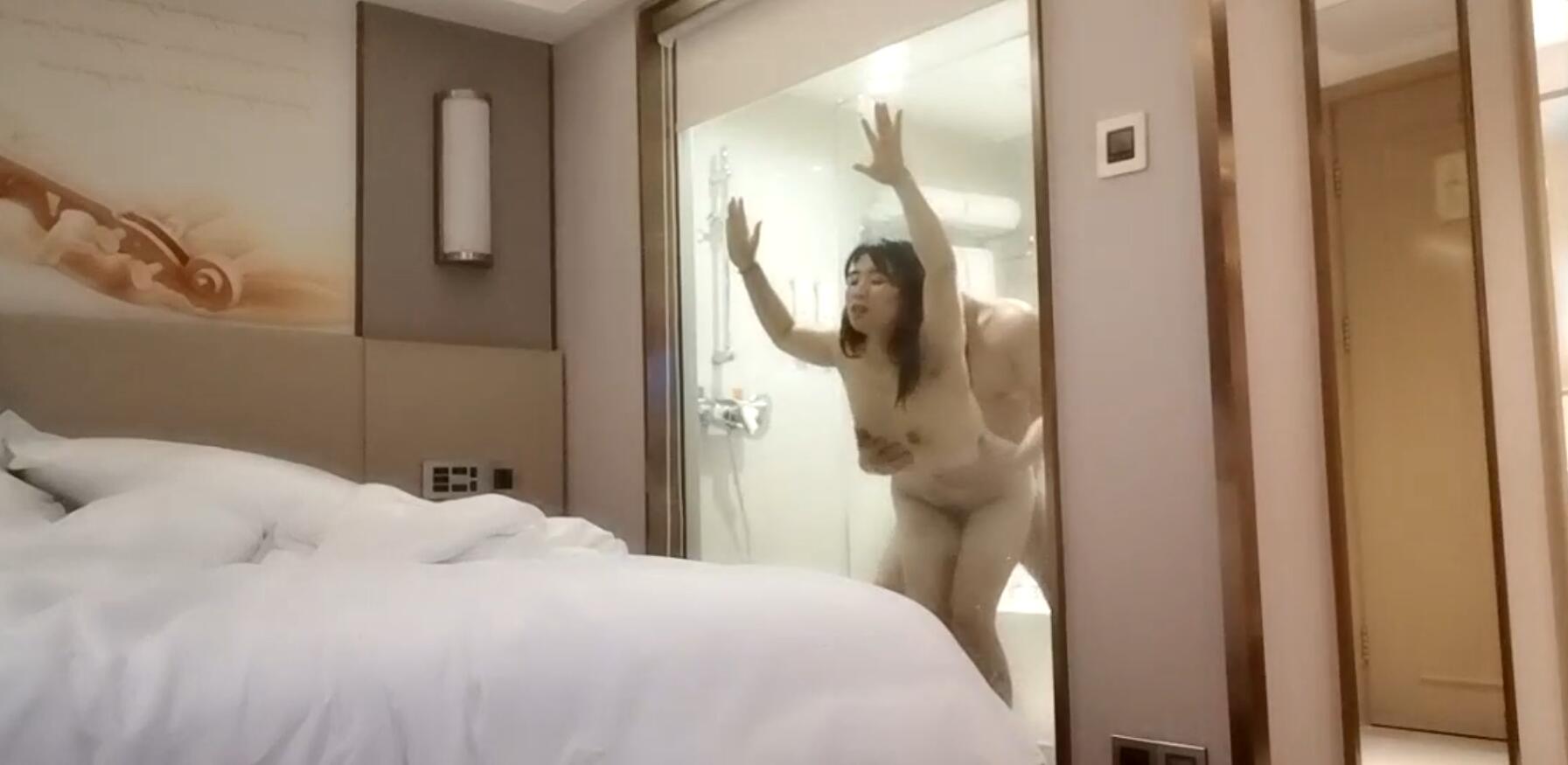 宾馆开房五岁孩子的妈妈良家少妇毛多性欲强浴室就开始干了
