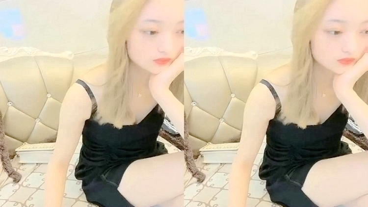 小阿寸演绎足疗小妹下班带回家啪啪，苗条身材脱光光特写抽插猛操高潮喷水