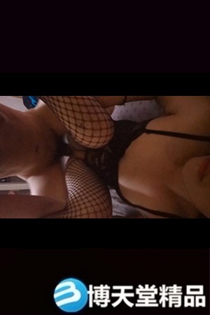 和哥们一起3P玩操他的乖巧听话的小情人 穿着情趣黑丝连续抽插爆操 前裹后怼 完美露脸	