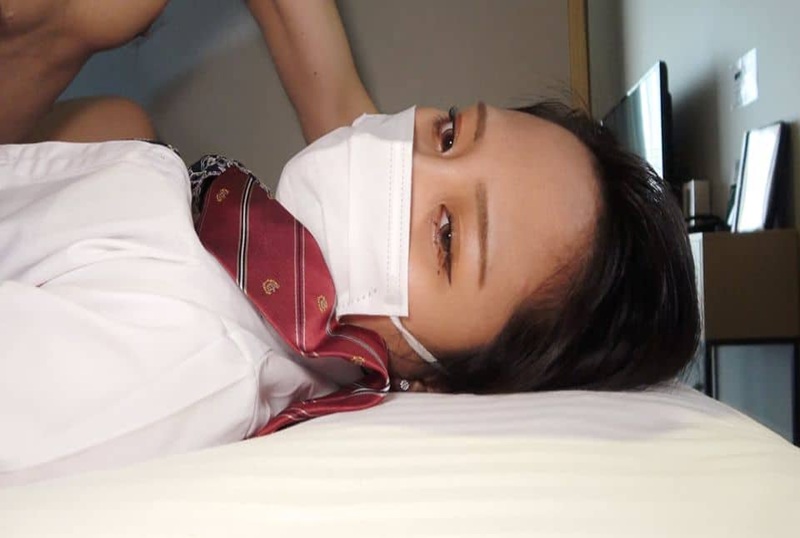 FC2-1701061 刚毕业的第一次。我遇到了一个可怜18岁的女孩，所以请帮助我！ 素人