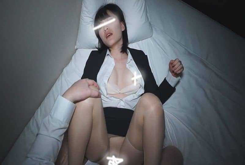 FC2-1703388 对于不喜欢口交的误会求职同学，教育完成~滥用职权的中出！！ 素人