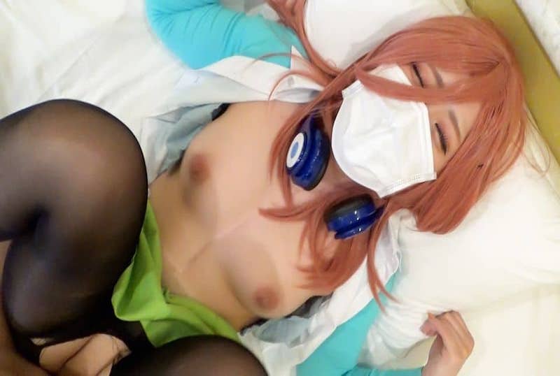 FC2-1702772 丰满的少女cos ！！被撕裂紧身衣玩弄到潮吹！ 素人