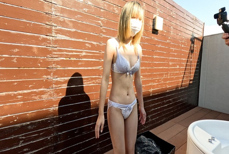 FC2-4658299 18 岁少女，第二次拍摄时从不同角度拍摄的她纤细小乳房的影片。她以双腿放在头顶的姿势被干且不断高潮的镜头。 素人