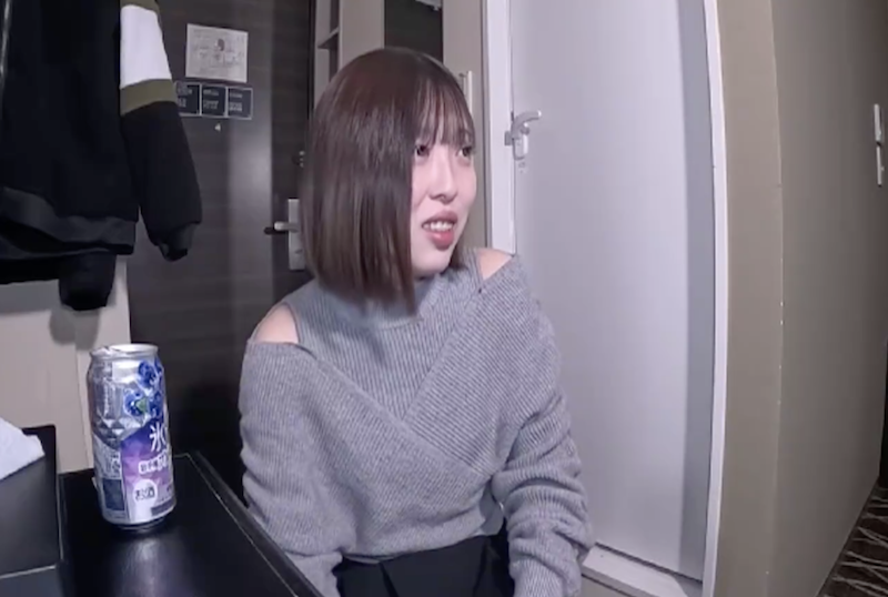 FC2-4679222 我喜欢这种感觉！！我和一个喜欢性爱和自慰的美丽变态，进行了纯粹的性爱。她也喜欢深喉！！ 素人