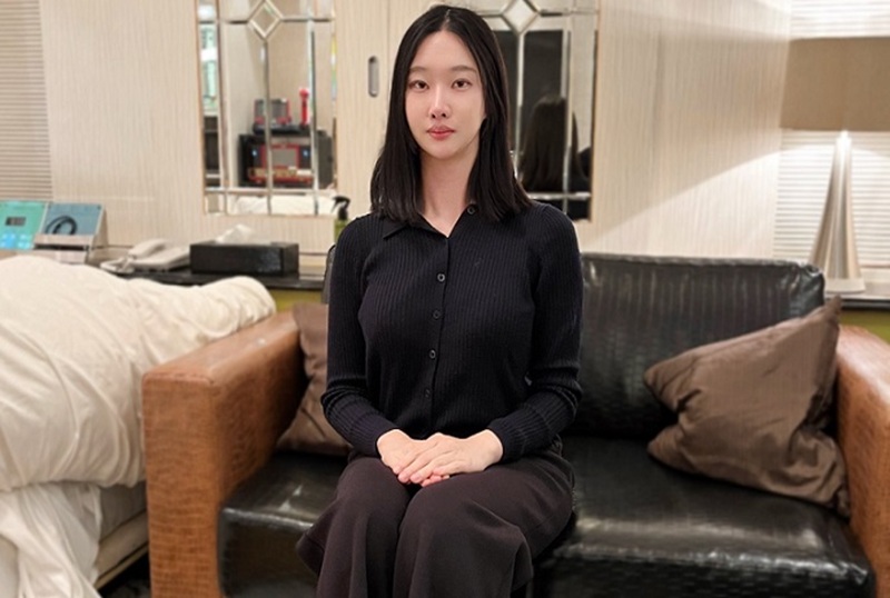 FC2-4696030 一个骄傲、知识分子、看不起男人的女大学生。插入阴道中出，阴道摄影，含著眼泪！！ 素人