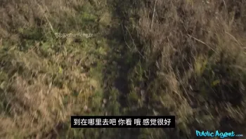 捷克街头搭讪 街头三步发现一个骚逼在尿尿拍了下来没想到这么拜金给钱换了一副嘴脸直接就能