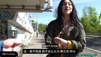 捷克街头搭讪 街头搭讪丰满美女说要看胸 后面直接操上了