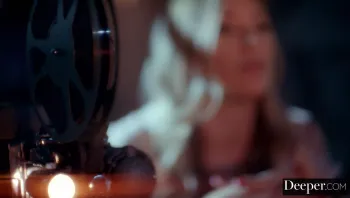 色情电影导演双飞巨乳美女自拍