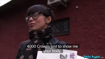 捷克街头搭讪 搭讪眼镜娘反差婊 拉开牛仔裤吃鸡