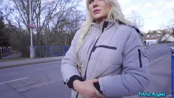 捷克街头搭讪 搭讪金发巨乳少妇 路边就开始口交