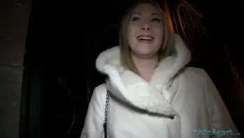 捷克街头  街头搭讪到一个很骚的俄罗斯女孩 放的开