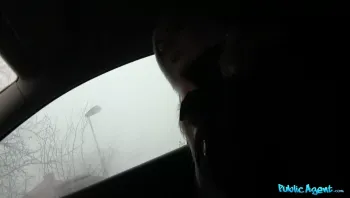 :Hottie With Hot Pink Hair Shows Stranger Her Pink Pussy_Leny Elleny