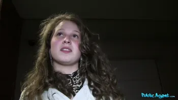 18 Year Old Gymnast Fucks In Gym Changing Rooms_Bunny Baby