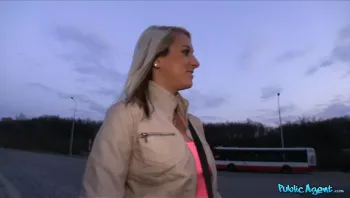 Lying Agent Convinced Blonde To Fuck On Command_Laila Star