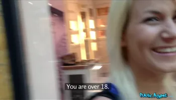 Bubble Butt Blondie Gives Epic Blowjob_Yenna