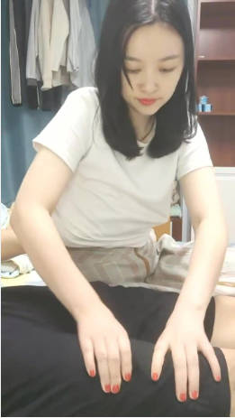 清秀御姐，发骚挑逗男友，楼梯间刺激无套啪啪，清澈眼神下原来这么淫荡