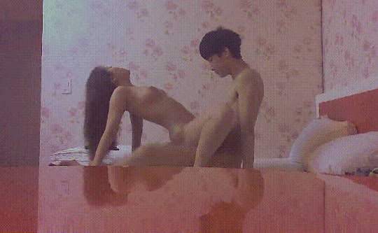 云盘高质露脸泄密！热恋小情侣开房做爱真实自拍全过程，漂亮女友身材真好，一对车大灯很挺