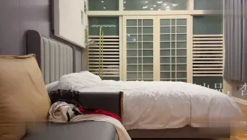 酒店勾搭白皙漂亮大学生，对比骚货尖叫诱人口交