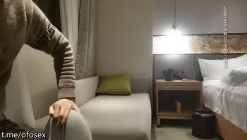 舞蹈系学妹就地过年，出来背着男友兼职，蜂腰翘臀美腿，一顿输出爽到高潮