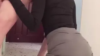 反差高马尾尤物人妻，性感包臀裙 跪地口交 穿着高跟鞋被大鸡鸡各种姿势爆操