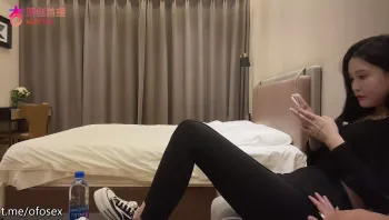 探花鸠摩智 酒店约操05年的东北小美女小胸粉粉的在床上骚声不断