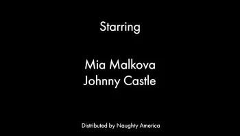 可爱的金发女郎  无t 颜射   演员  Mia Malkova ,