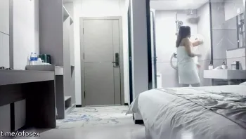 20岁小伙深夜挑妹子，漂亮小少妇今天包夜，黑丝一穿性欲大增