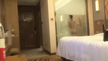 文轩探花  高颜值大长腿牛仔裤妹子 按头口交摸逼后入抽插猛操搞得妹子一直浪叫