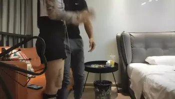 探花纹身正妹蛮力狂操把妹子爽翻