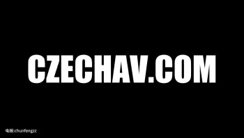 土豪路过小巷子，发现一群学美容美发的妹子在抽烟，老规矩，金钱开道，看奶子他妈的有几个妹子颜值还挺高的，结果你TM就约到了一个下等兵。。操