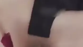 尤物姐姐在爸妈房间做爱，小穴太紧了