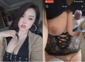 抖音颜值少妇【蓉蓉baby】巨奶少毛一线天，掰逼给大哥提供飞机价值，看到大哥巨屌当场发情排卵