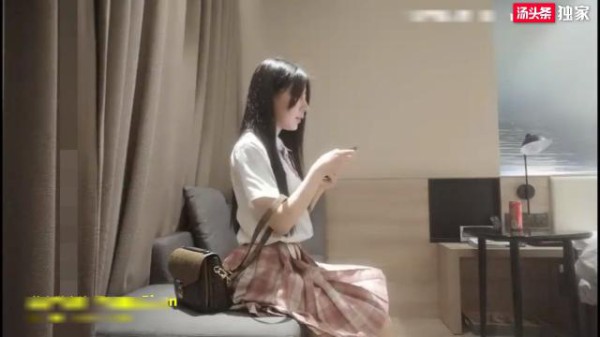 12【小宝外围】02年JK服清纯萌妹子操得不要不要的