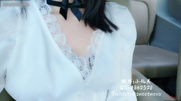 完具酱-滴滴专车后排露出