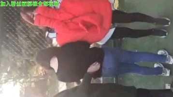 【校园暴力】初中女生在篮球场被剥的一丝不剩