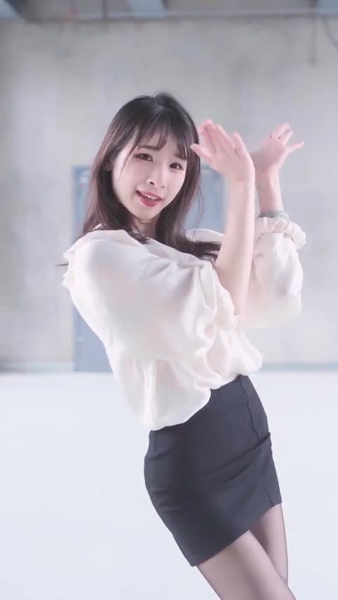 【抖音】漂亮美女舞蹈跳的好，床上活也好!-xj