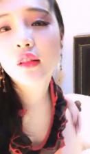 网红脸丰满美女主播喜欢玩诱惑情趣挑逗网友骚的不行不一样的秀