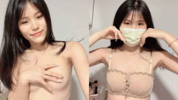 02年高颜值活泼美女，大姨妈还没走完就秀，小舌头舔着假屌，振动棒磨蹭粉b，浪叫呻吟一脸淫荡