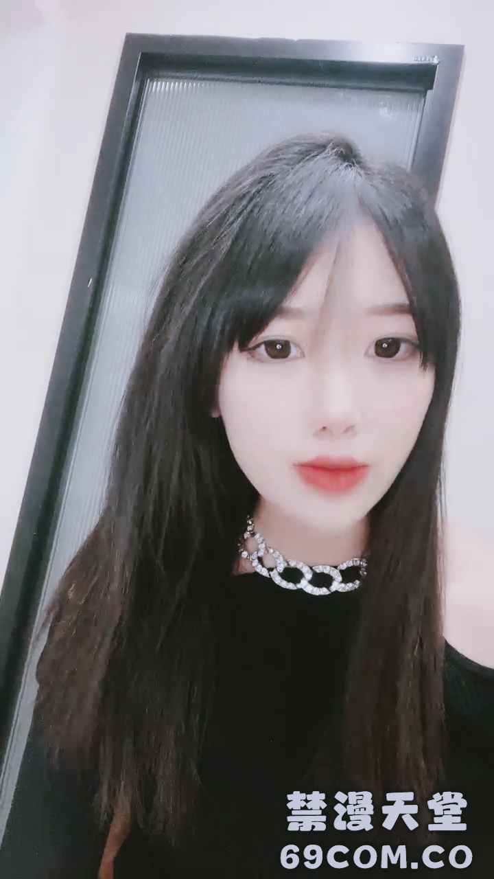 【禁漫直播】性感黑丝露脸裸舞女神尤物又来了,全程露脸陪狼友嗨,打扮漂亮就开骚,粉嫩骚穴自慰特写镜头诱惑精彩又刺激